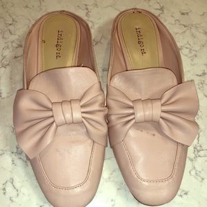 Light pink girly bow loafers size 7